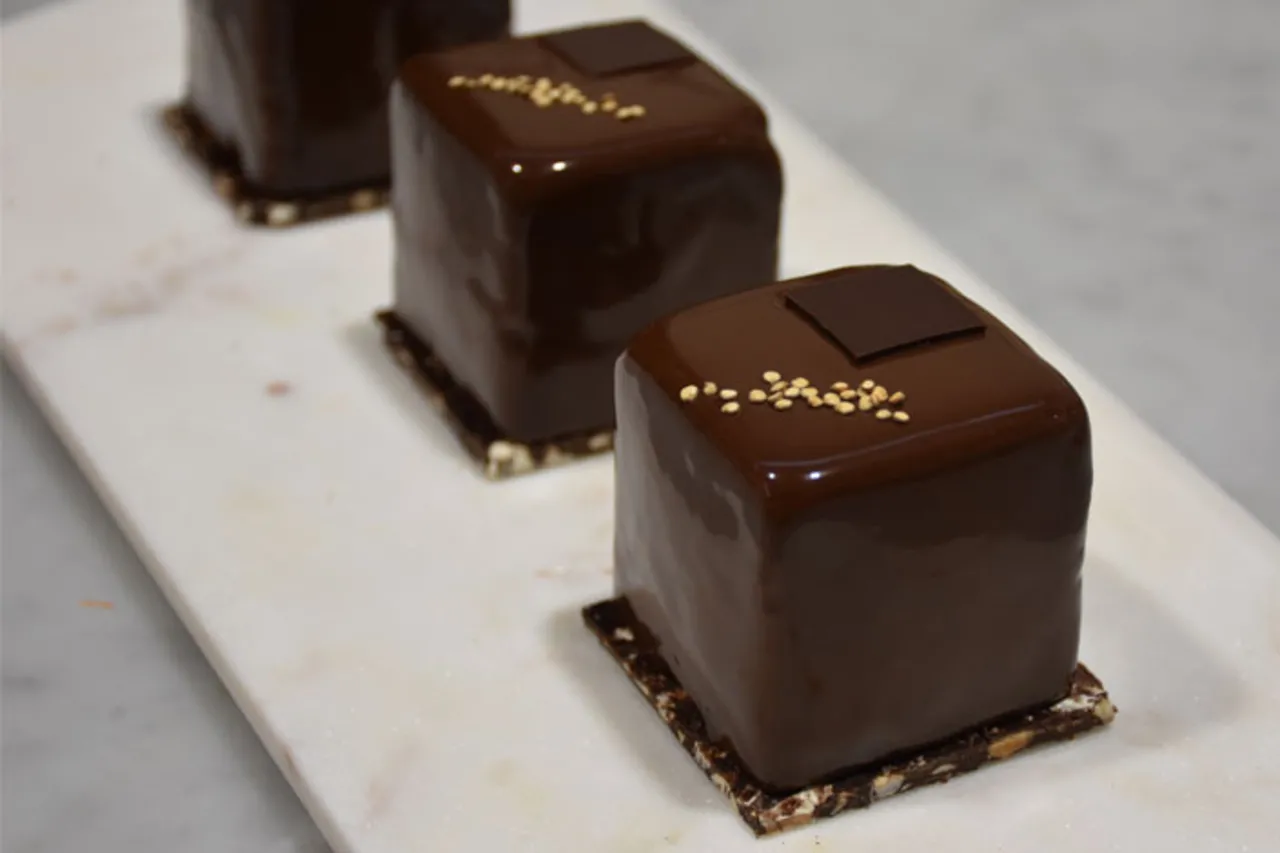Vegan dark chocolate mousse with mango - Puratos Australia